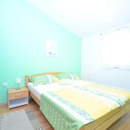 Brandis Apartment Vir