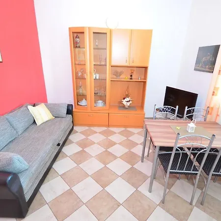 Brandis Apartment Vir